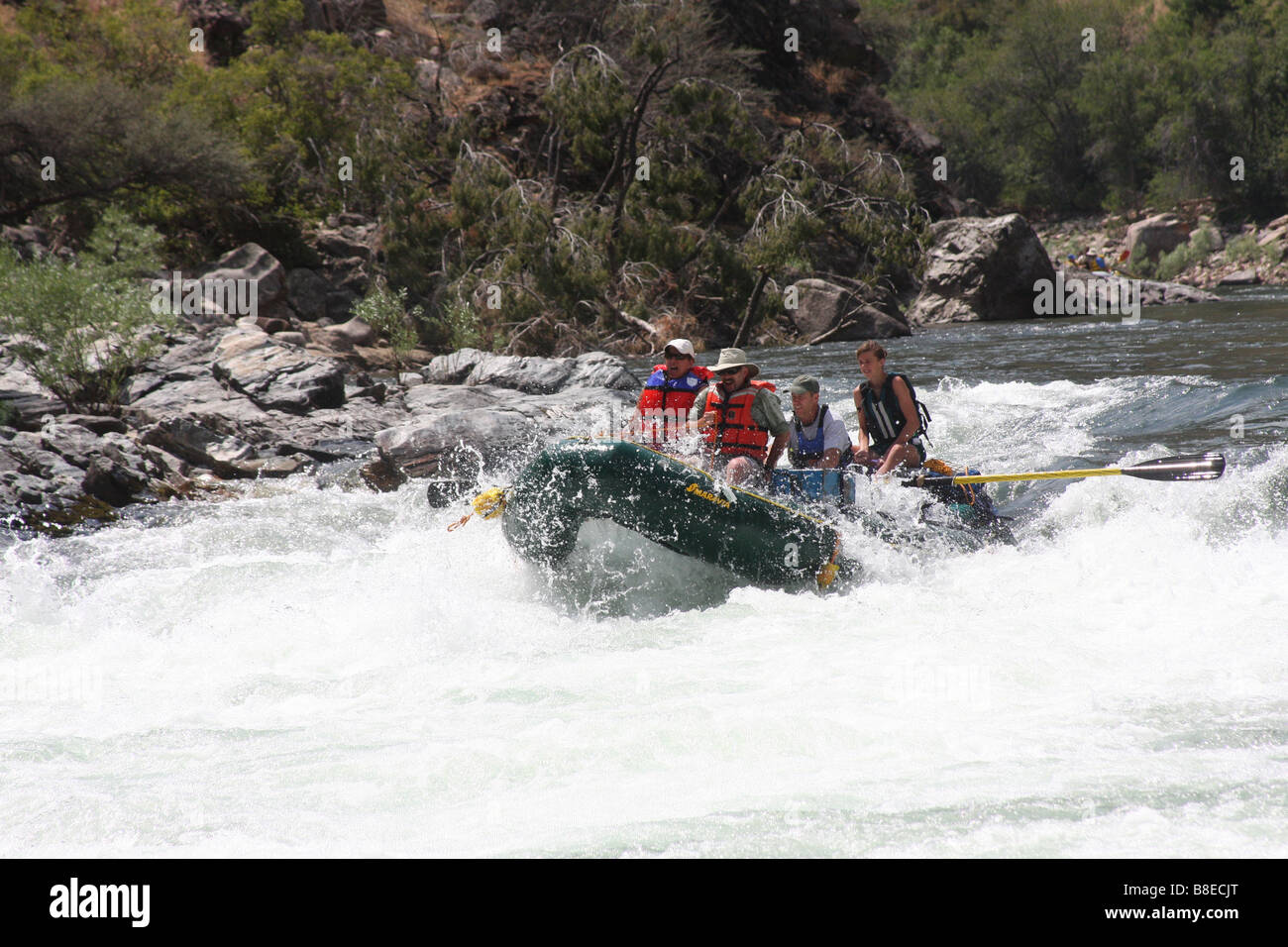 RAFT IN ESECUZIONE TAPPEN cade, Medio forcella Salmon River, ID, Foto Stock