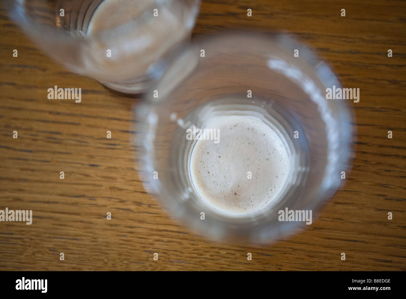 Vuoto birra Guinness vetro in un bar di Dublino in Irlanda Foto Stock