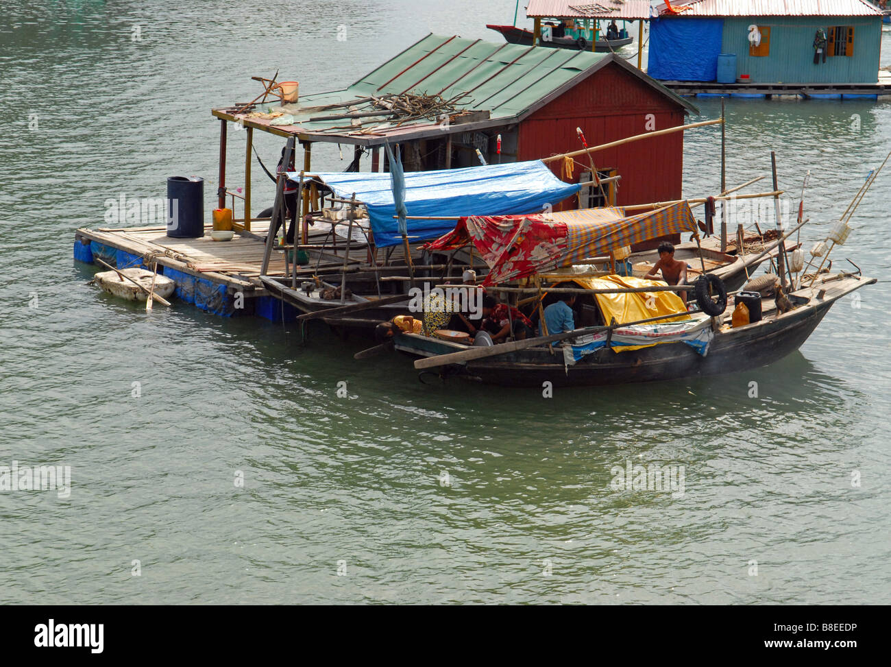 Il Vietnam Halong Bay di persone che vivono con l'acqua Foto Stock