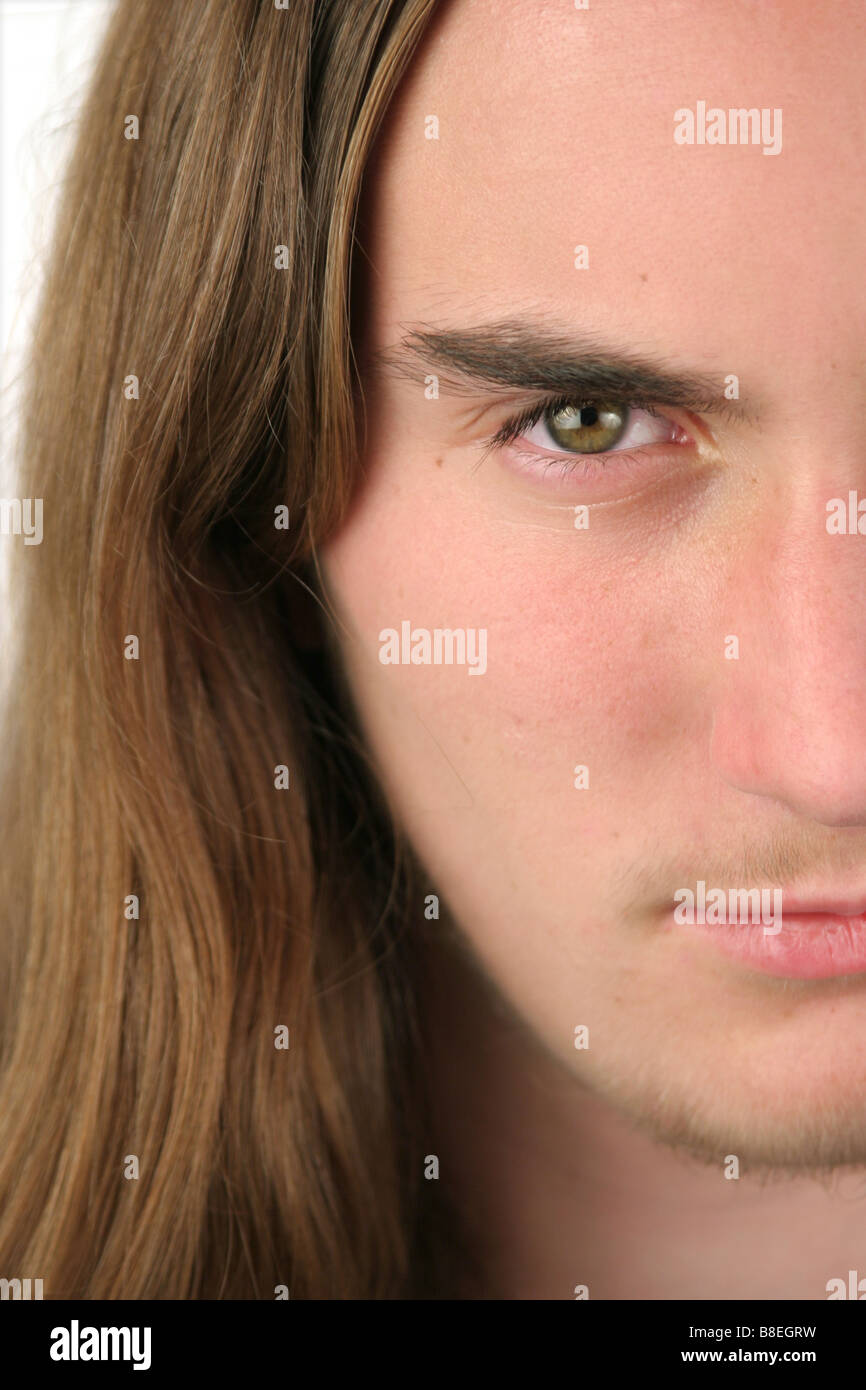 Closeup ritratto di una metà di un giovane il volto dell'uomo Foto Stock