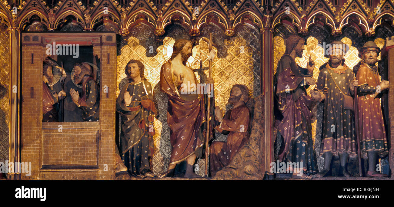 Sculture in legno raffiguranti la vita di Gesù Cristo sul lato del presbiterio dentro la cattedrale di Notre Dame a Parigi Francia Foto Stock