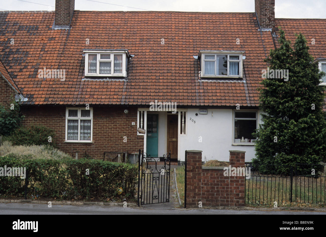 LCC Becontree station wagon, East London, villette a schiera sul paracolpi Avenue, una delle principali strade. Foto Stock