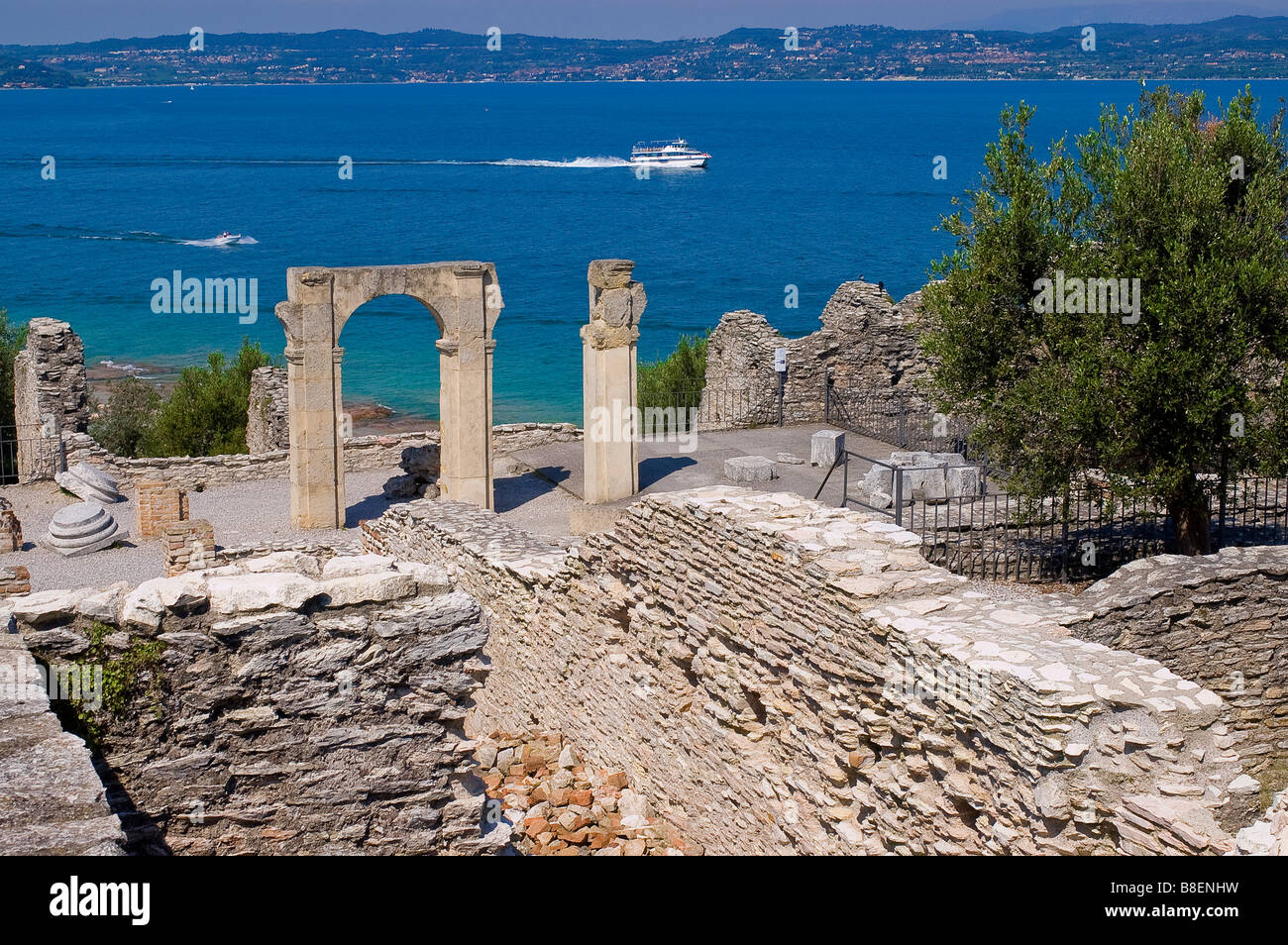 Villa romana rovina Sirmione Lago di Garda - Garda Trentino Foto Stock