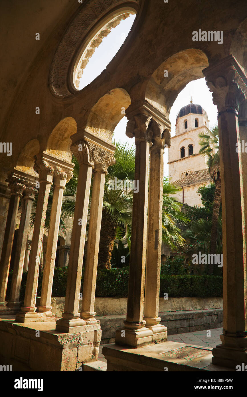 Monastero Francescano chiostri e cortile Dalmazia Dubrovnik Croazia Europa Foto Stock