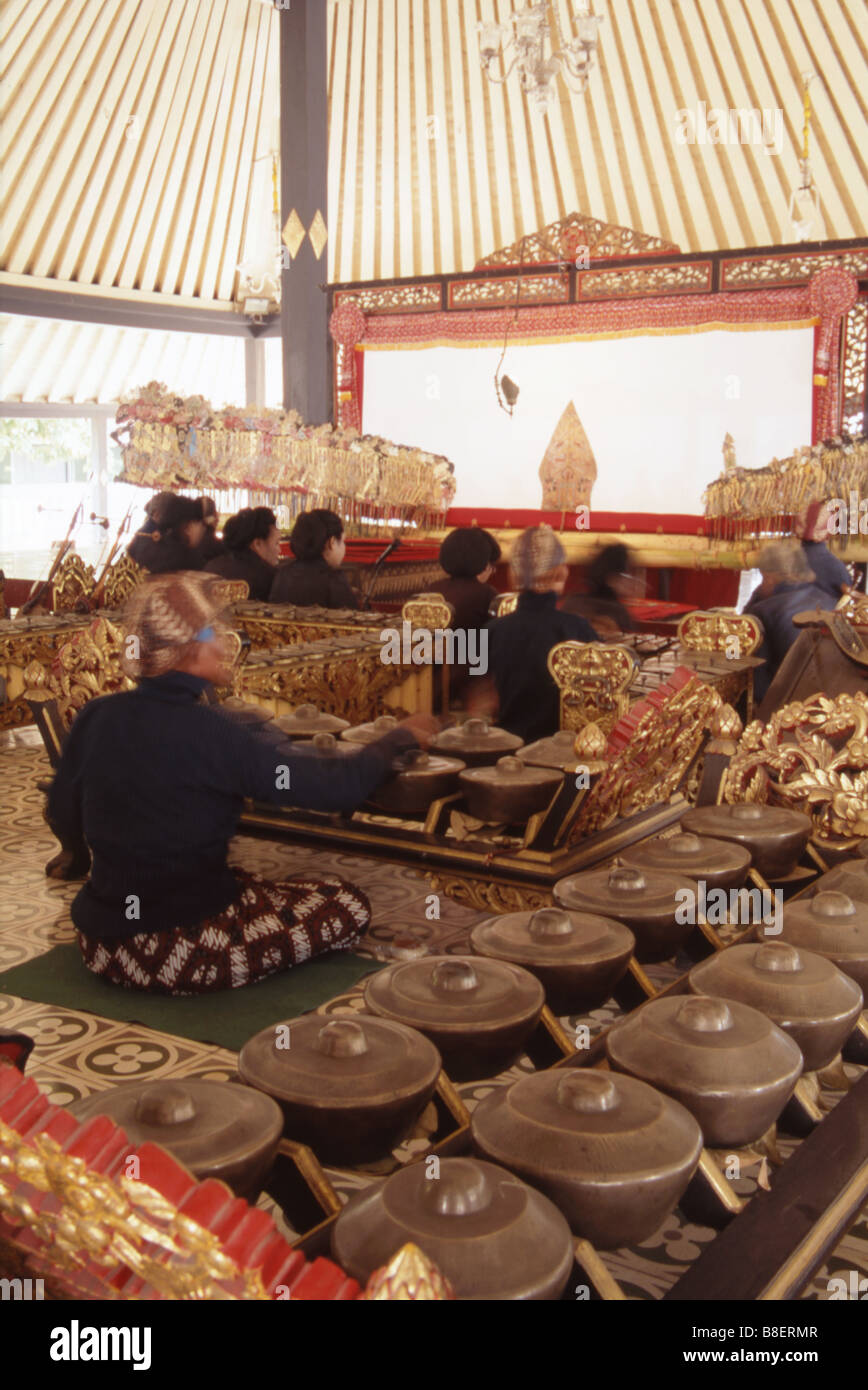 Gamelan performance Al Sultan s palace Yogyakarta Foto Stock