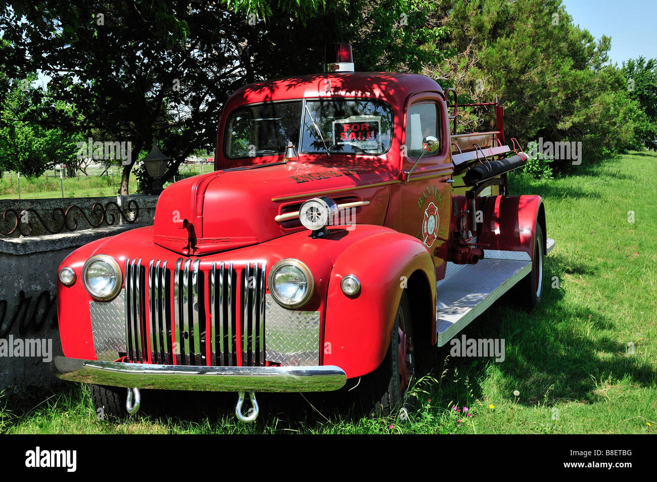 Vista frontale di un 1947 Ford motore Fire in vendita in Oklahoma, Stati Uniti d'America. Foto Stock