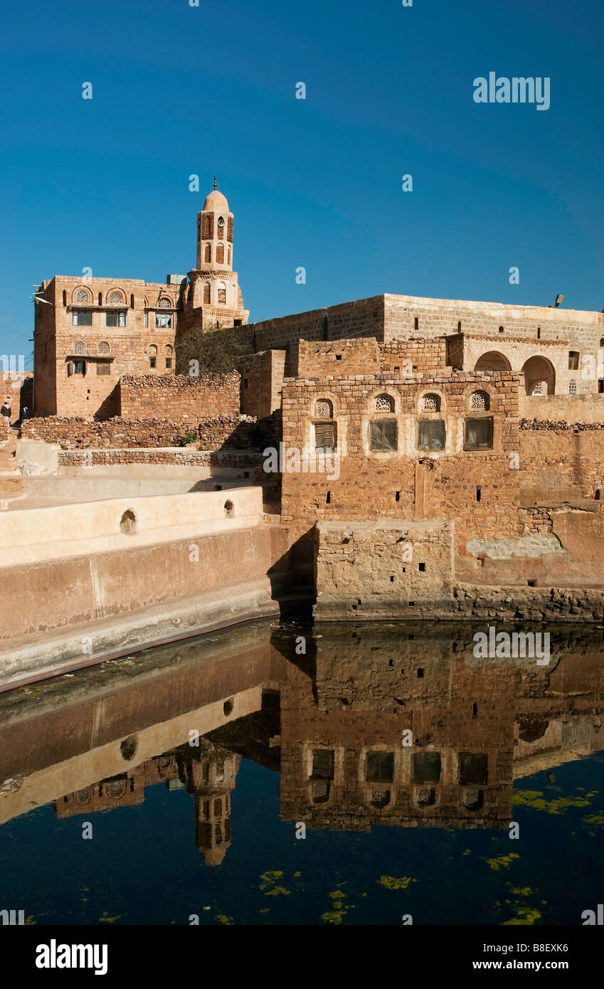 Kawkaban yemen collina paese cittadella cisterna di acqua Foto Stock