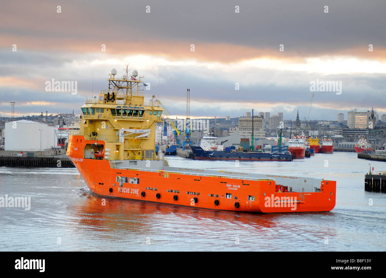 Olio di alimentazione Caffè s.r.l barche e complesso del porto di Aberdeen Grampian regione a nord est della Scozia UK SCO 2200 Foto Stock