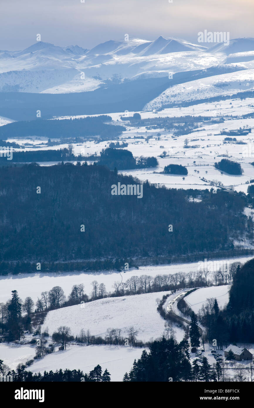 In inverno il massiccio del Sancy (Puy de Dôme - Francia). Le Massif du Sancy, en hiver (Puy de Dôme 63 - Auvergne - Francia). Foto Stock