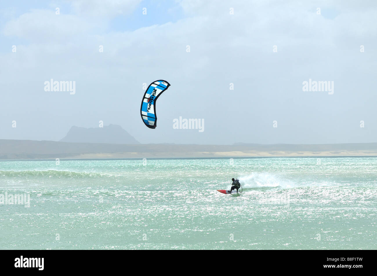 Kite surfer, isola di Boa Vista, Repubblica di Capo Verde Foto Stock
