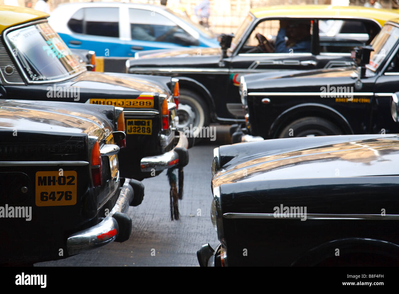 Premier Padmini taxi auto in strada di Mumbai, India Foto Stock