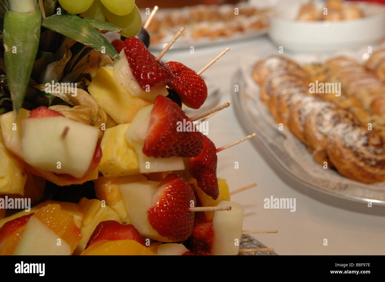 I pasti a buffet drink decorato la fame di frutta Foto Stock