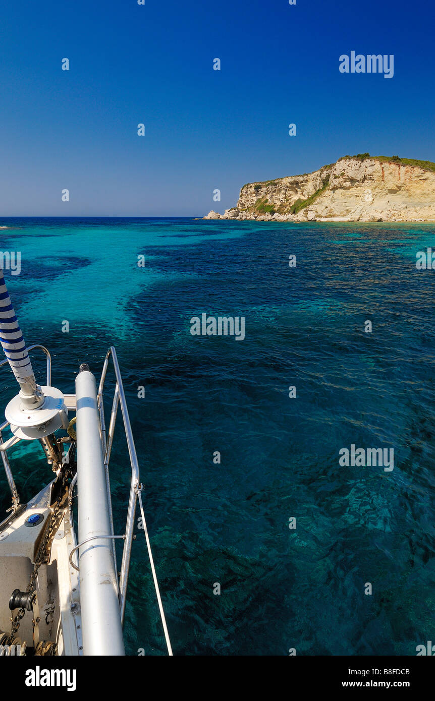 Imbarcazione a vela in diaplo Island, Grecia Foto Stock