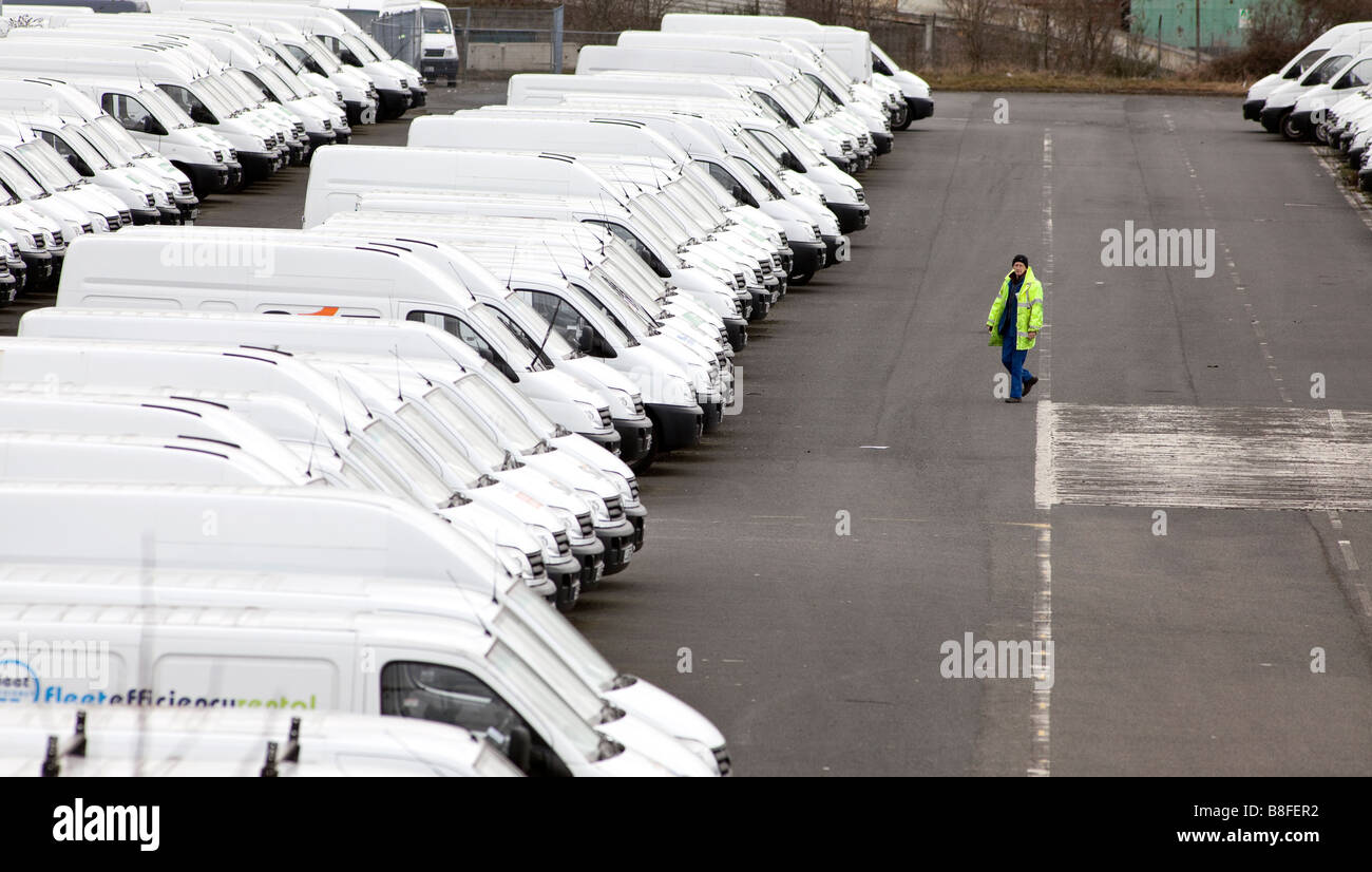 Nuovo LDV furgoni bianco in un composto presso la fabbrica di Birmingham. LDV sono di proprietà di GAZ e sono il bersaglio di un management buy out. Foto Stock