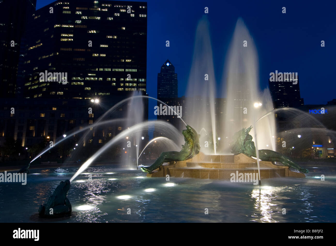 Swann fontana commemorativa di notte, Logan Square, Philadelphia, Pennsylvania. Foto Stock