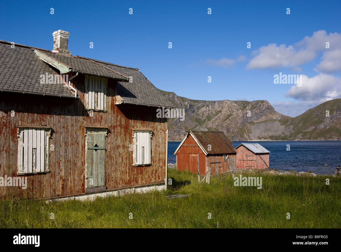 Vecchie case di villaggio abbandonato Måstad (Mostad), Vaerøy, Lofoten, Nordland, Norvegia e Scandinavia Foto Stock