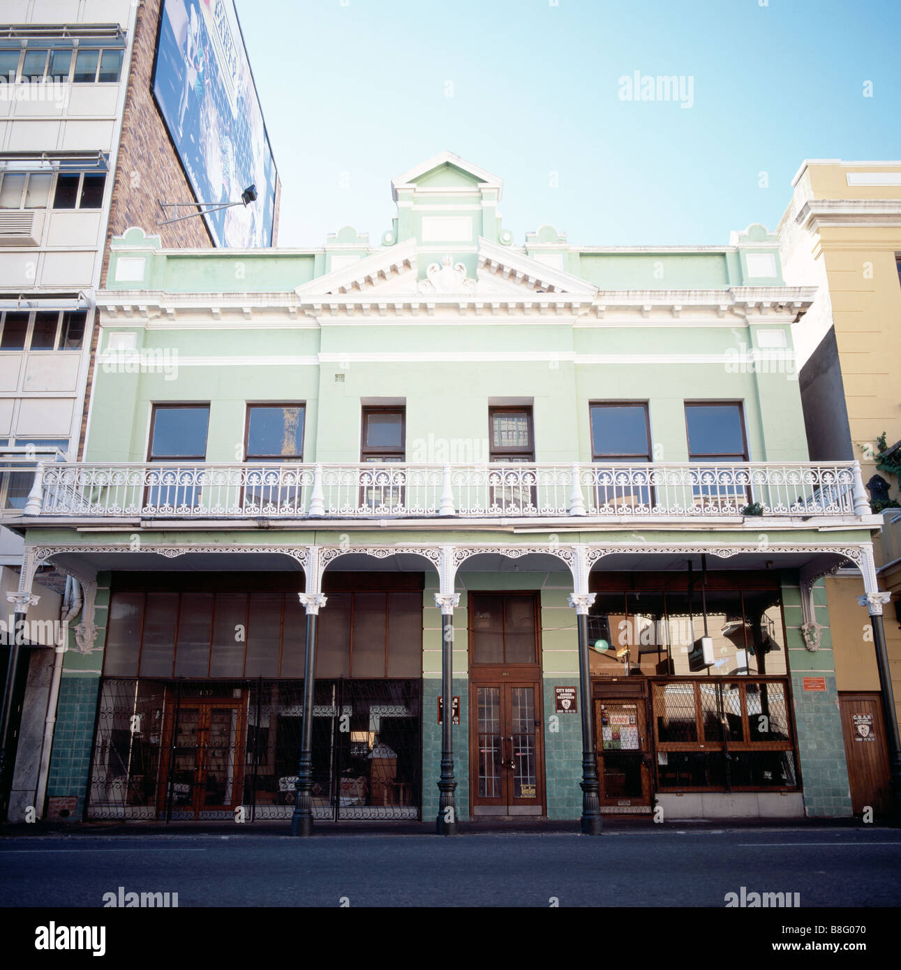 Long Street a Città del Capo in Sud Africa in Africa subsahariana. edificio di architettura coloniale della storia africana di bellezza storica corsa di proprietà Foto Stock