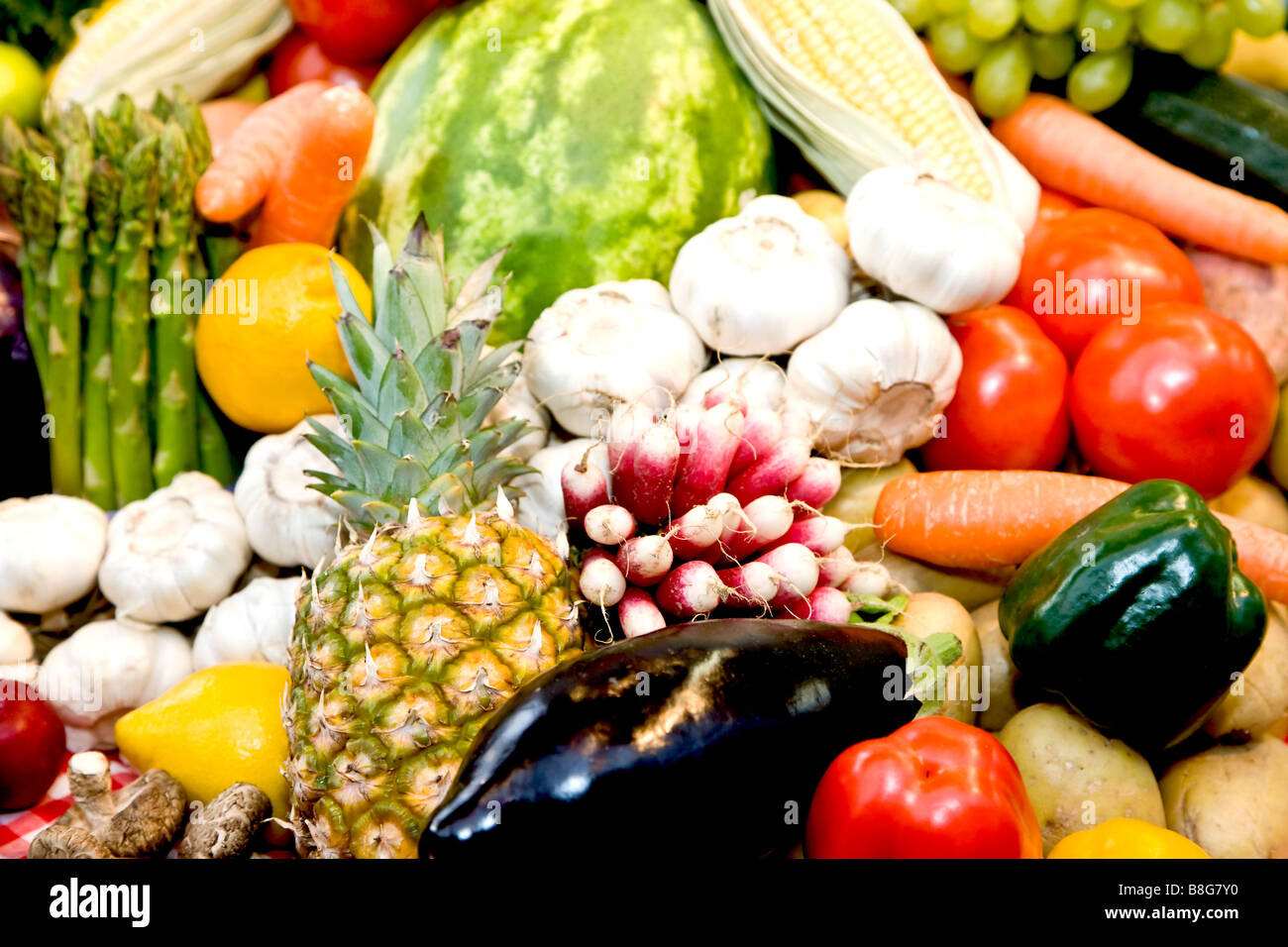 Cumulo di frutta e verdura Foto Stock