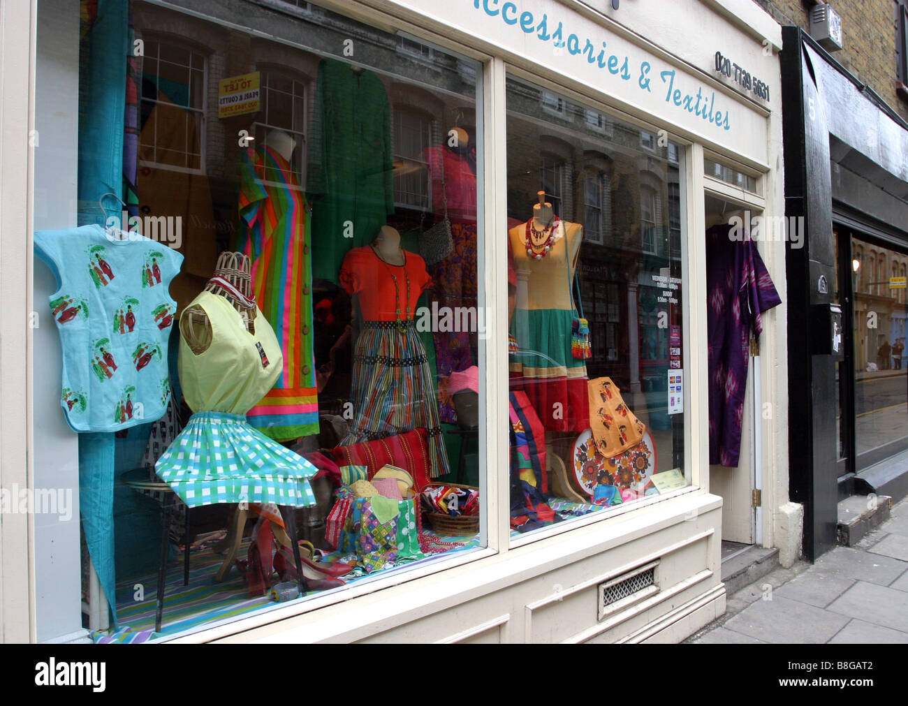 Alla moda abiti vintage Store, Cheshire Street, East London Foto Stock
