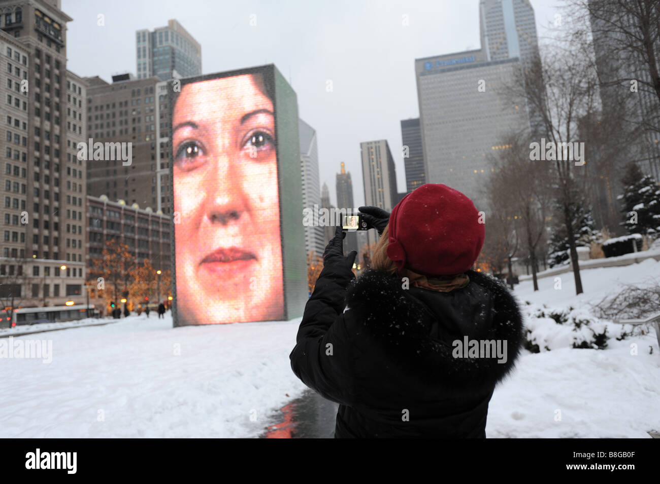 Stati Uniti Chicago in Illinois il Winter Millennium Park arte pubblica di Jaume da Plensa a Foto Stock