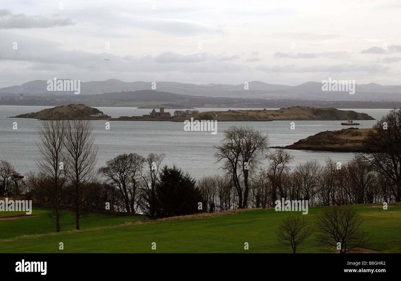 Vista di Inchcolm isola nel Firth of Forth da Aberdour Foto Stock