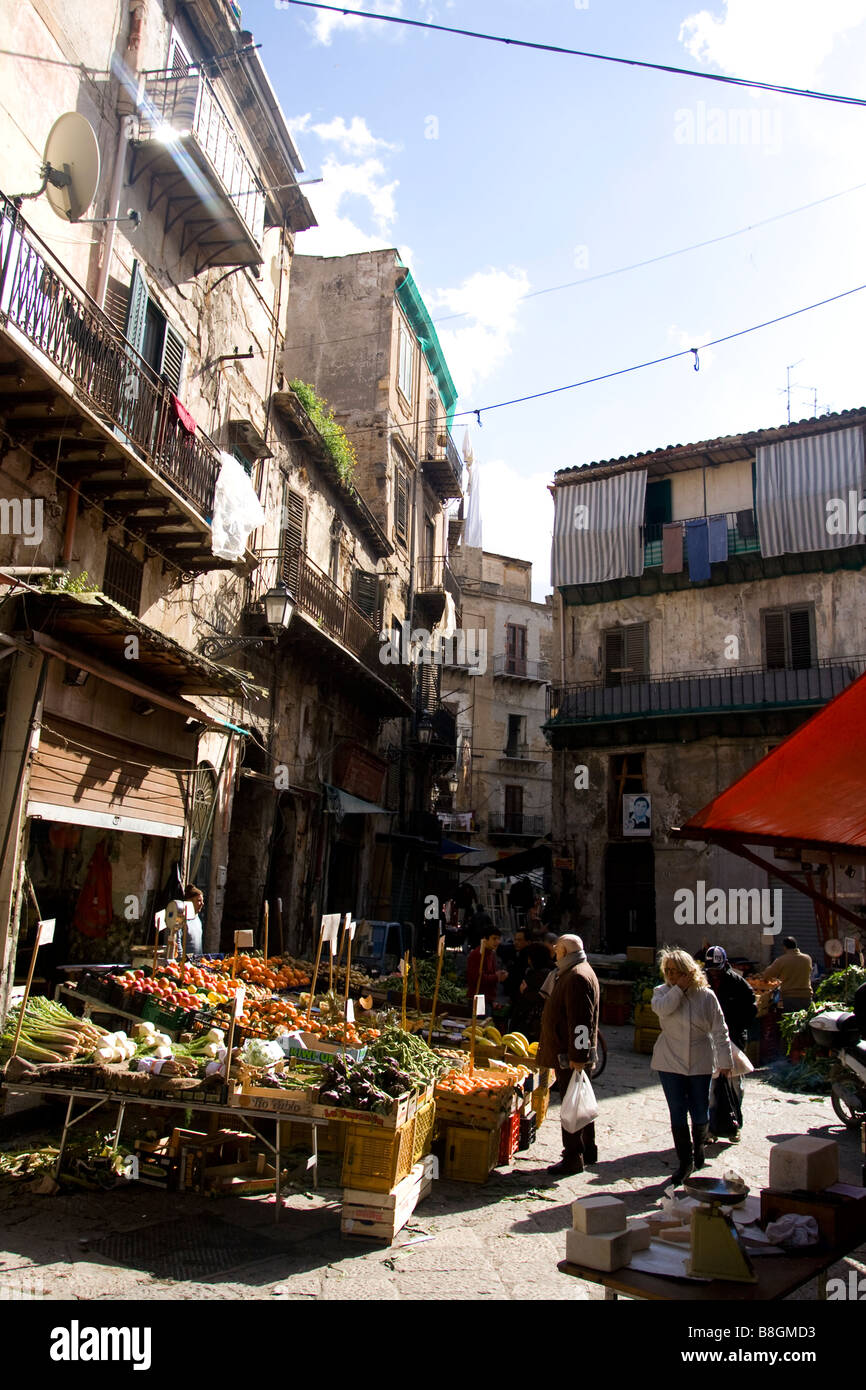 Mercato del Capo, il mercato pubblico a Palermo, Sicilia, Italia. Foto Stock