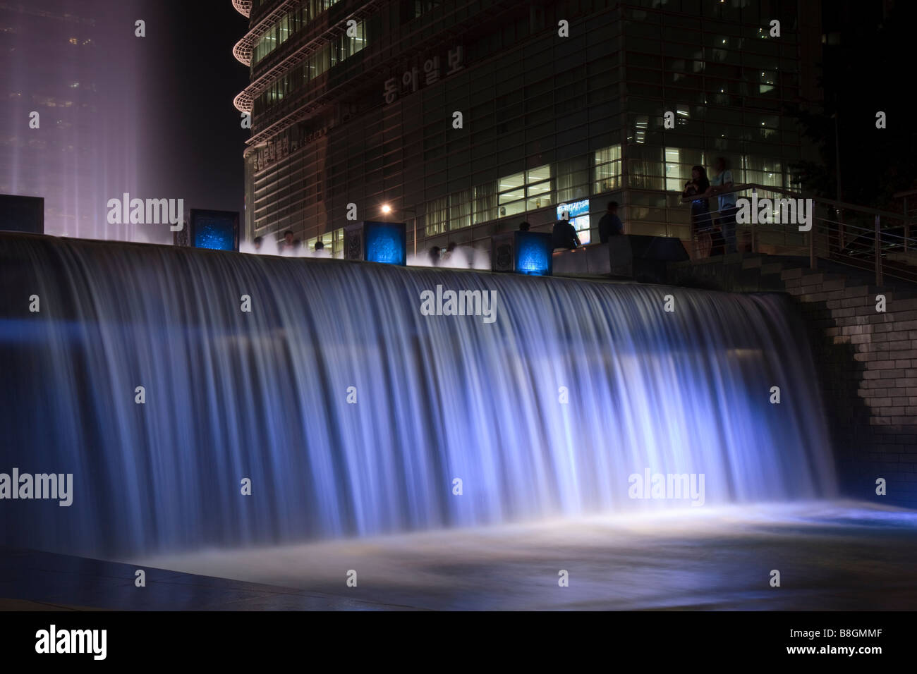 Cascata all'inizio di Cheonggyecheon (Cheonggye Stream), Seul, Corea del Sud Foto Stock