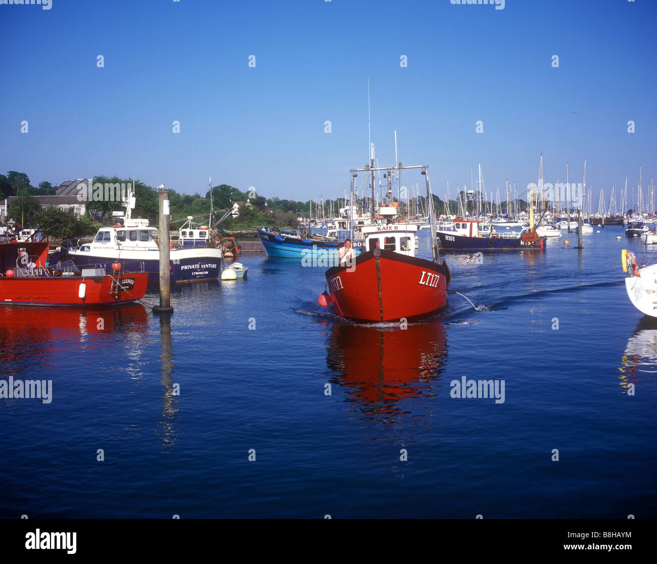 Coloratissimo porto Lymington, una porta sul Solent nel nuovo distretto di foresta Foto Stock