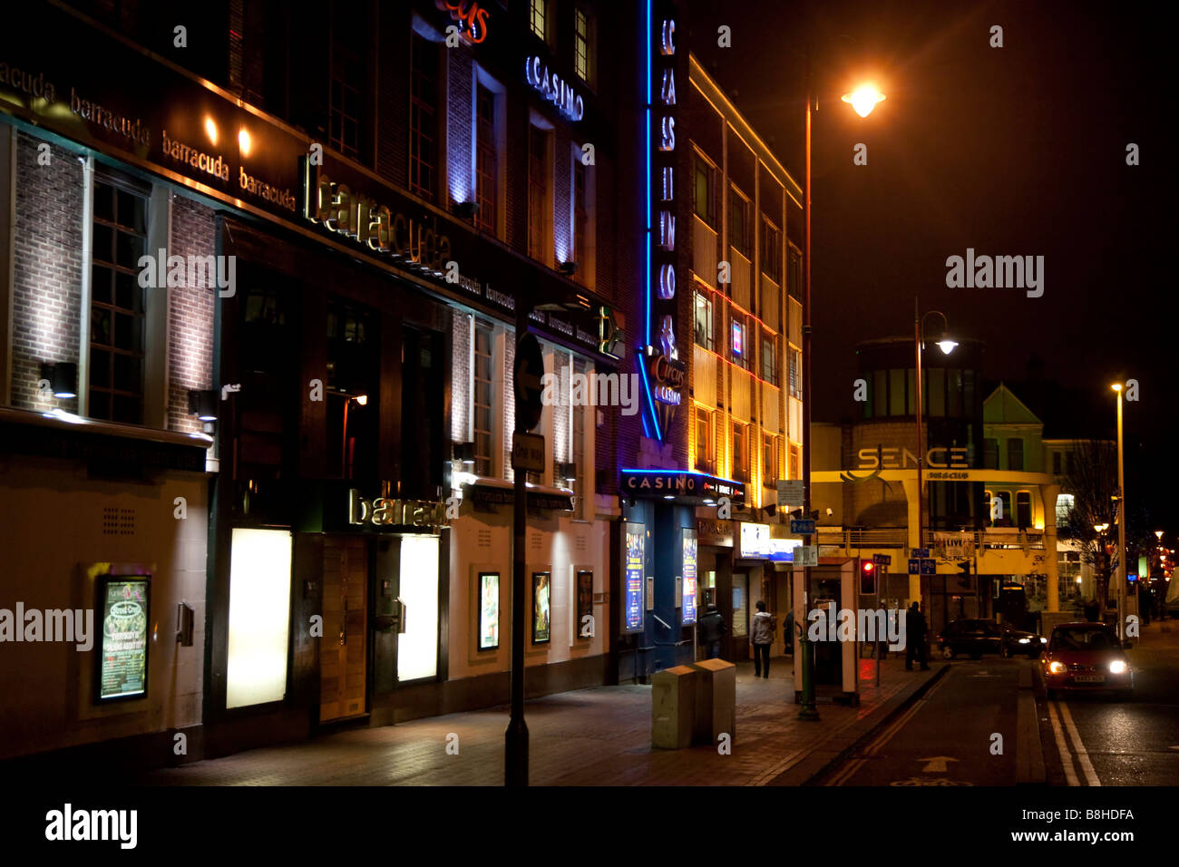 Bar e casinò a Hurst Street vita notturna a Birmingham Regno Unito compresi Barracuda e scene Foto Stock