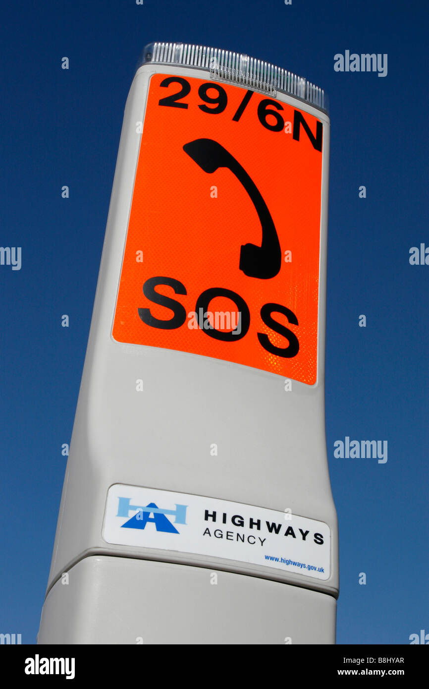 Regno Unito di emergenza stradale SOS segno telefono Foto Stock