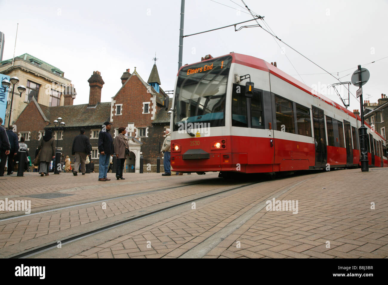 Tramlink on Crown Hill, Croydon, Londra Foto Stock