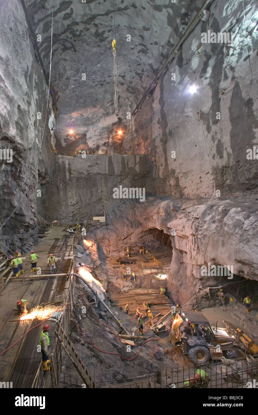 Lo scavo della galleria sotterranea per la centrale idroelettrica in Ecuador che produrrà e industriali di energia elettrica domestica. Foto Stock
