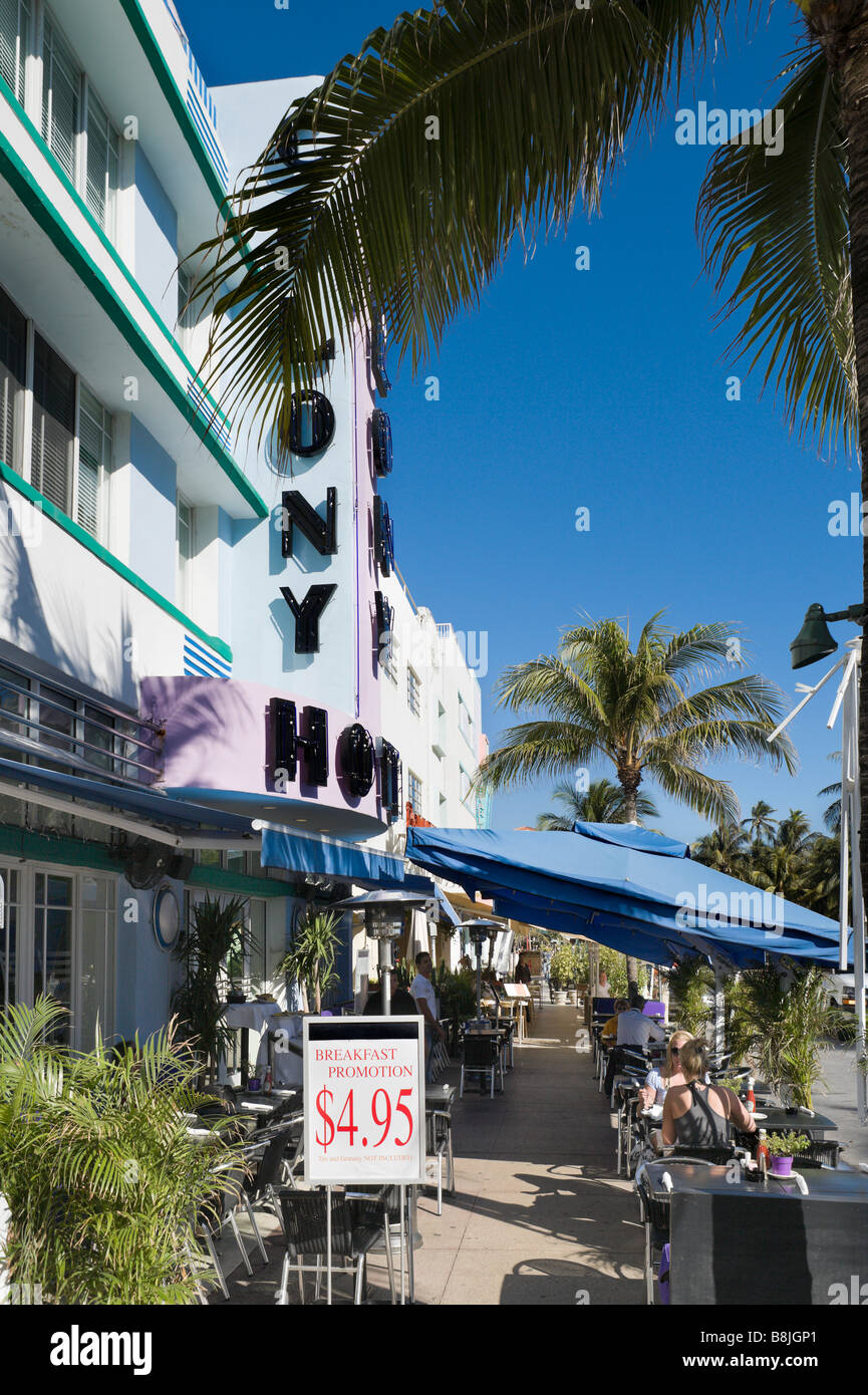 Ristorante al di fuori dell'Hotel Colony su Ocean Drive, quartiere Art Deco di South Beach, Miami Beach, Gold Coast, Florida, Stati Uniti d'America Foto Stock