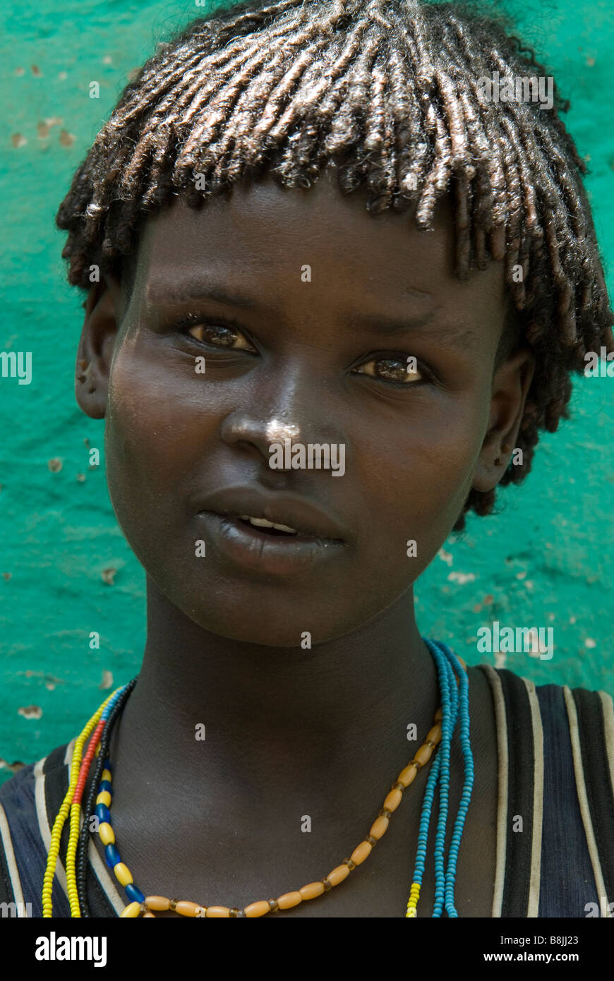 Ragazza Themay Themay tribù villaggio valle dell'Omo Etiopia Foto Stock