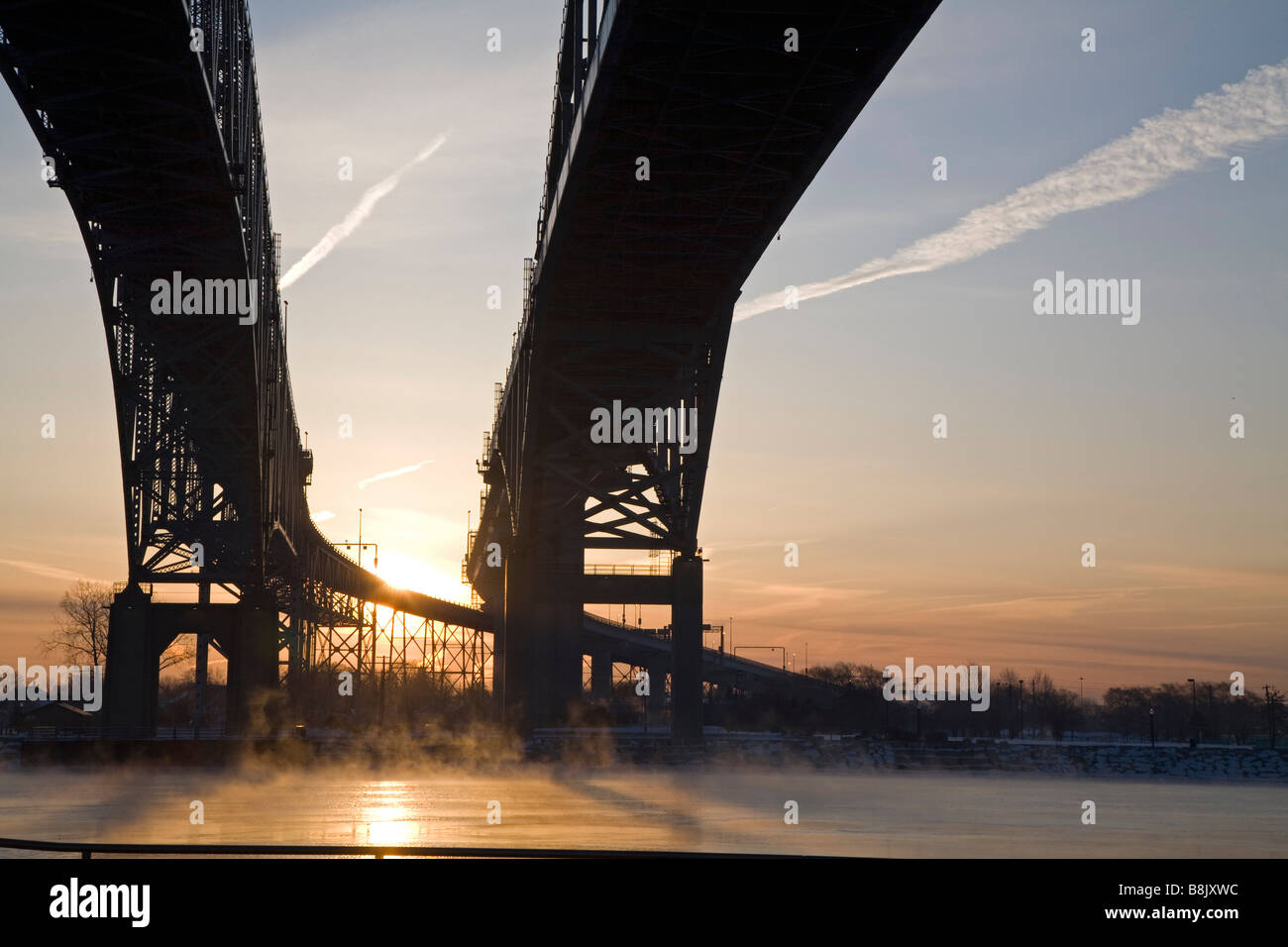 Port Huron Michigan l'acqua blu ponte attraverso il St Clair fiume che unisce gli Stati Uniti e il Canada Foto Stock