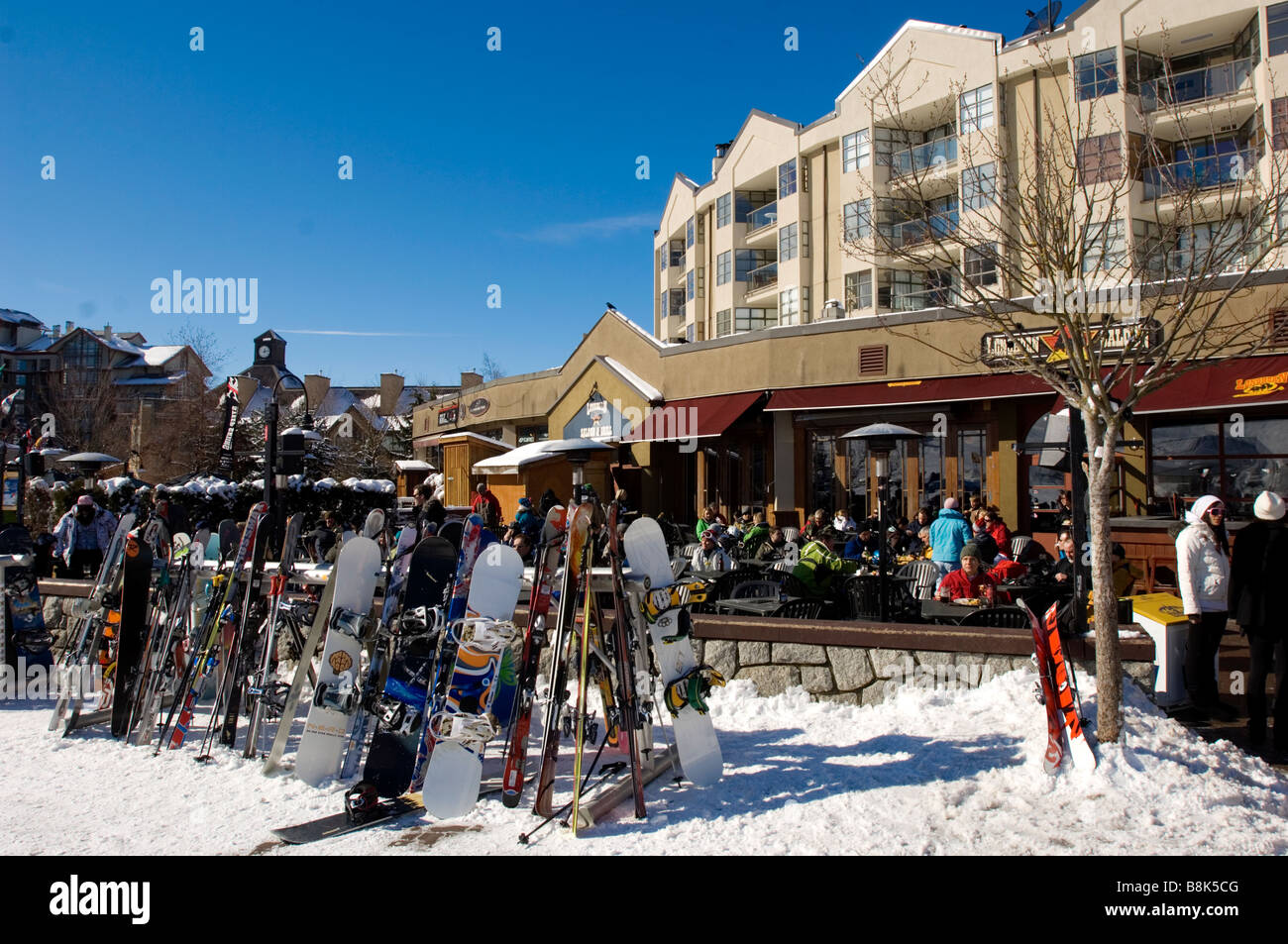 Il Whistler Village sulla soleggiata giornata invernale. Whistler BC Canada Foto Stock