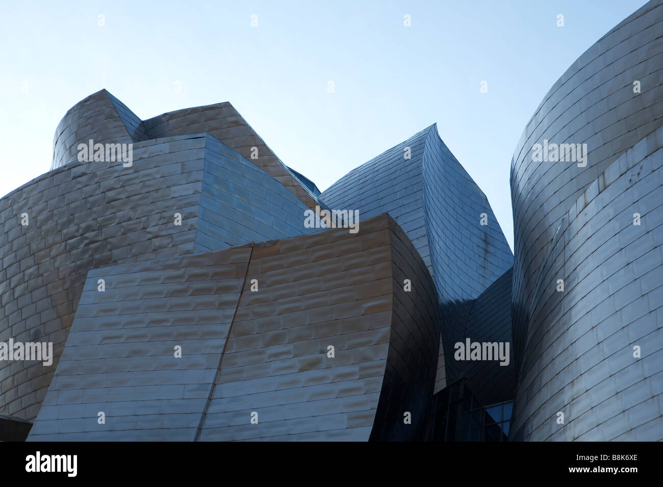 Frank Gehry il Guggenheim Museum Bilbao, Spagna. Foto Stock