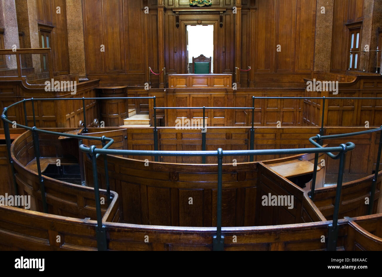 Crown Court camera all'interno di St Georges Hall di Liverpool Foto Stock