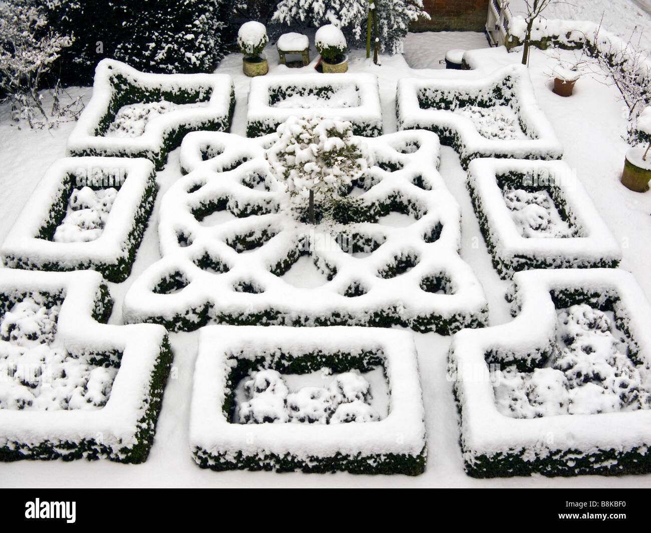 Inverno - un tradizionale Knot Garden a un Oxfordshire house Foto Stock