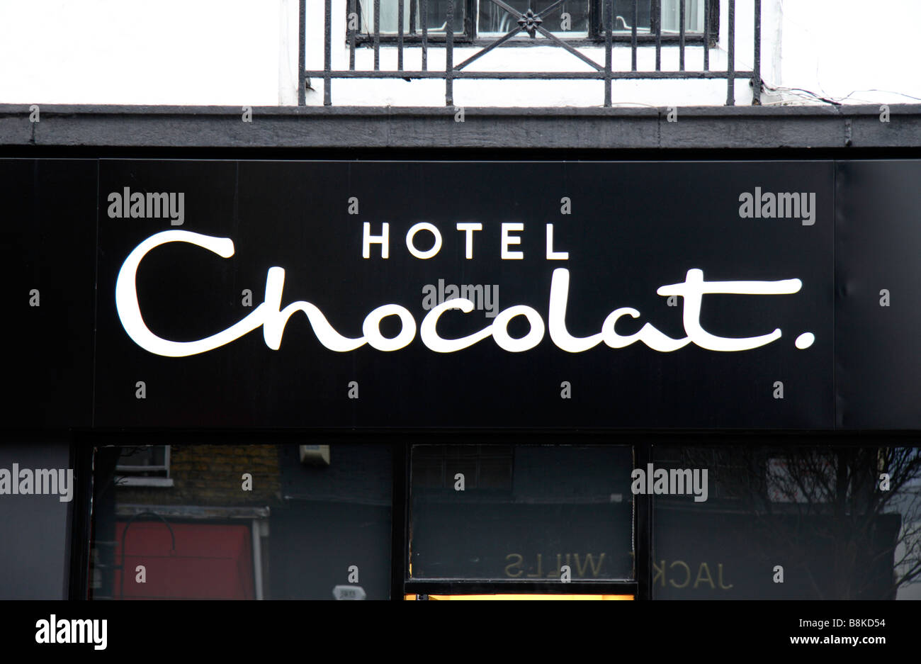Un segno sopra l'Hotel Chocolat pasticceri, Kings Road, Londra. Feb 2009 Foto Stock