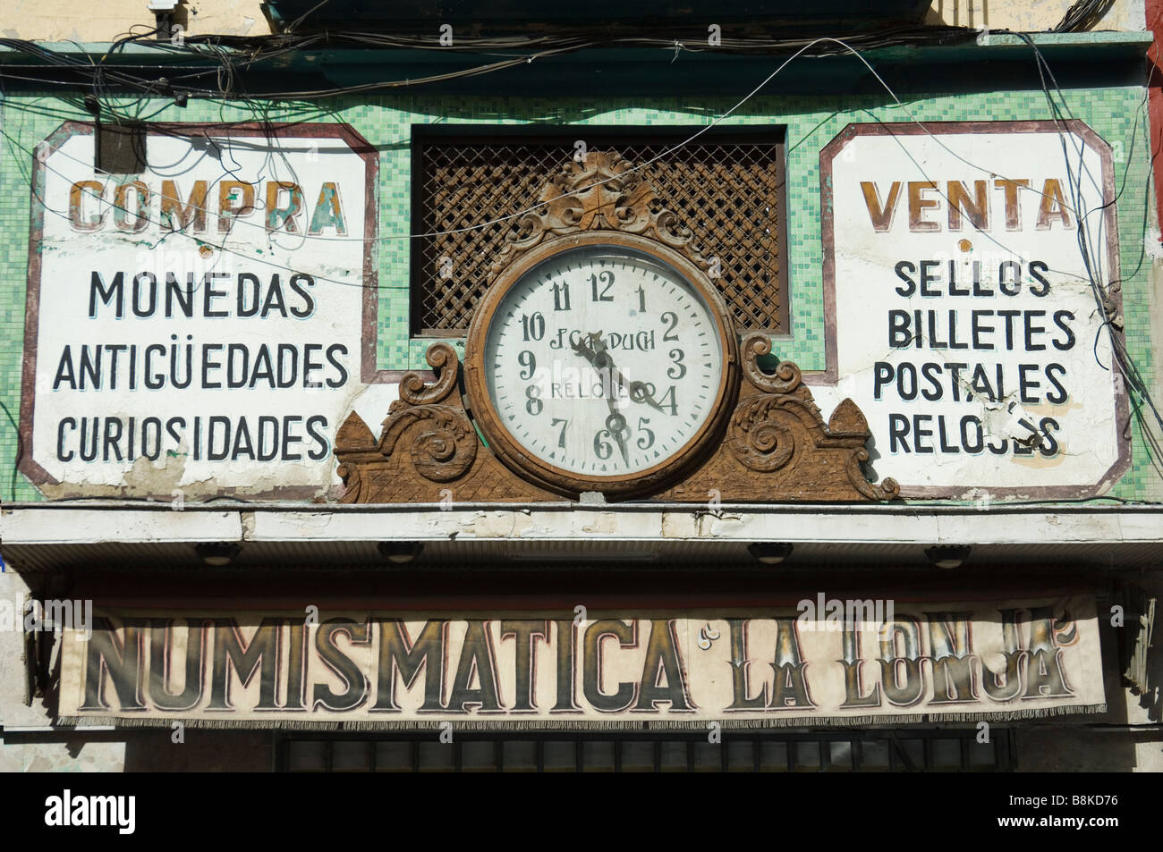 Il vecchio negozio di fronte a La Lonja area di Valencia Spagna Foto Stock