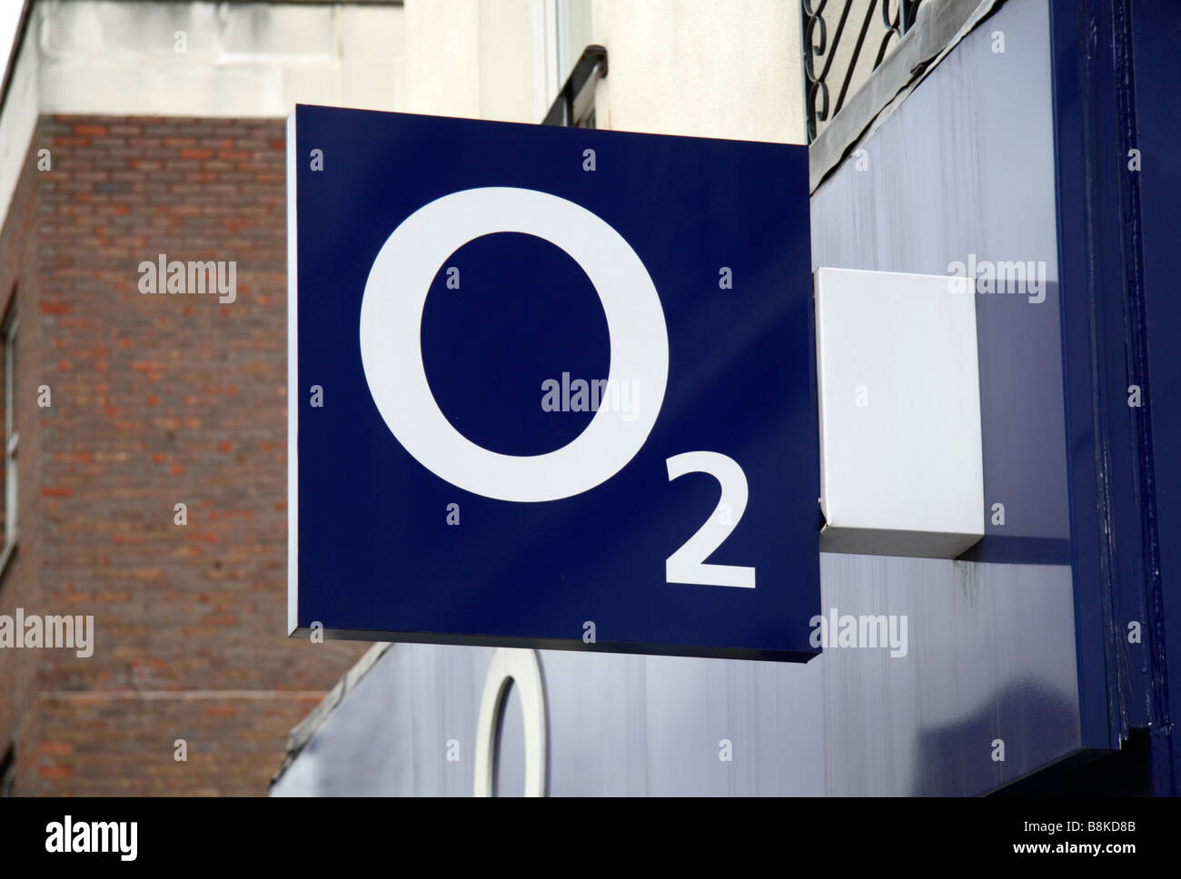 Un segno al di sopra del O2 telefono mobile shop su Kings Road, Londra. Feb 2009 Foto Stock