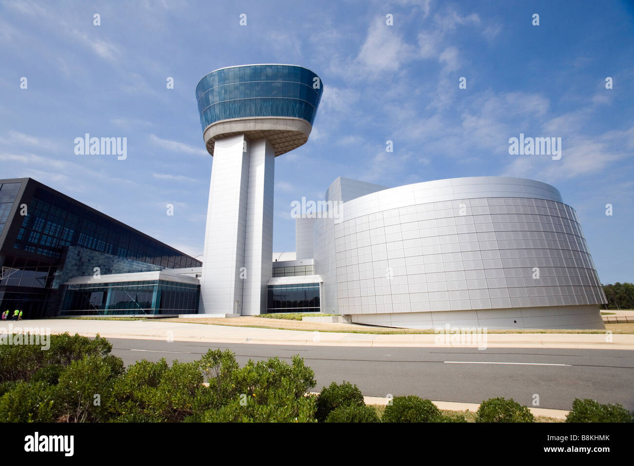 Il Steven F Udvar-Hazy Center divisione del museo Smithsonian Washington DC all'Aeroporto Internazionale di Washington Dulles. Foto Stock