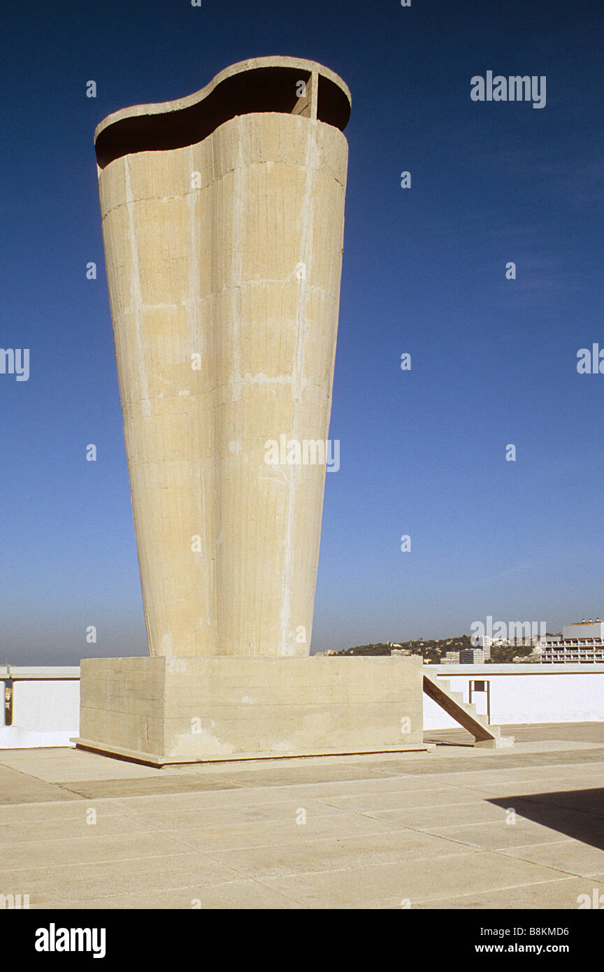 Le Corbusier Unité d'Habitation, Marsiglia, parte superiore del pozzo di  ventilazione sulla terrazza sul tetto Foto stock - Alamy
