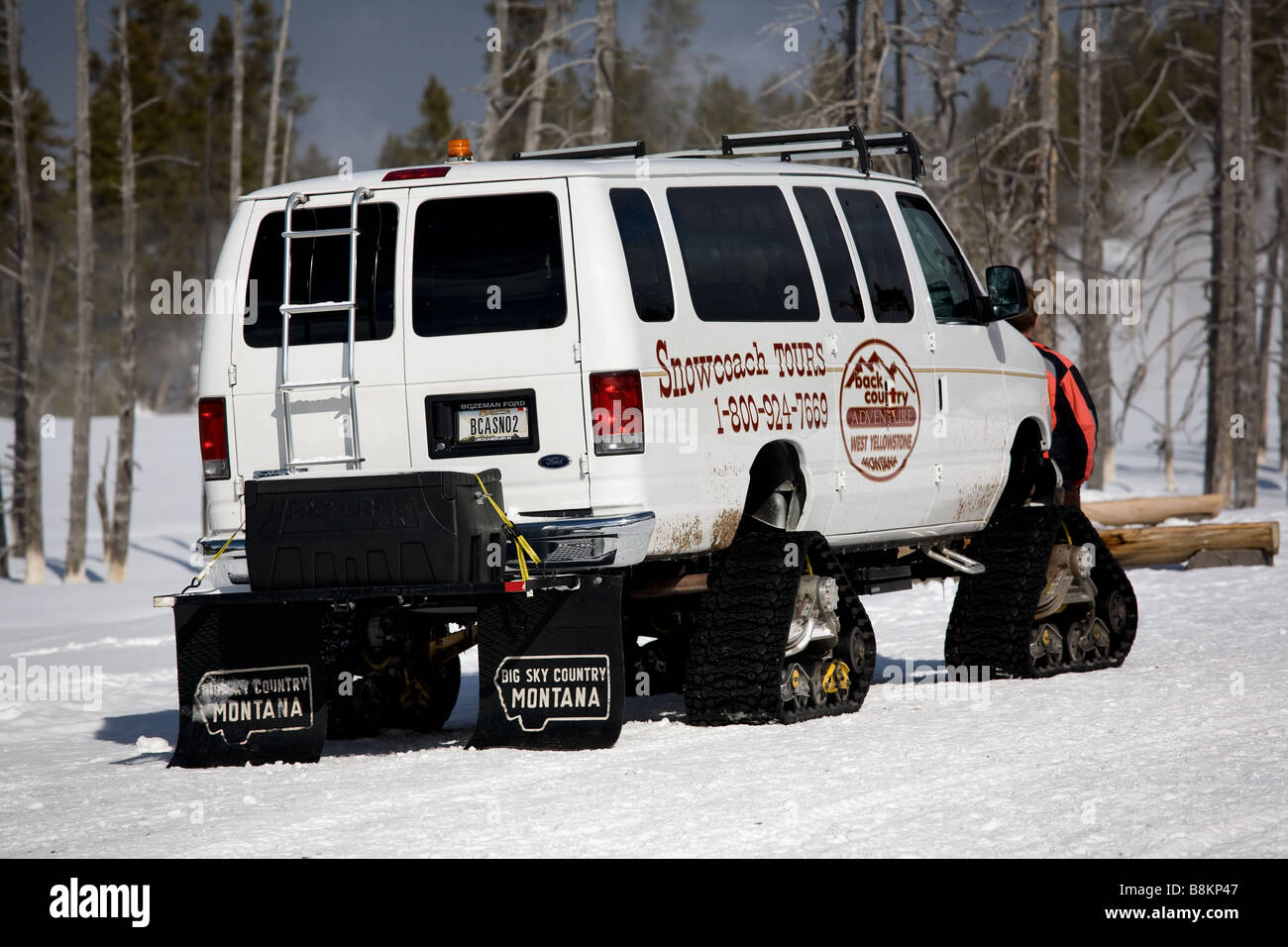 Snowcoach tours, il Parco Nazionale di Yellowstone, Wyoming USA Foto Stock