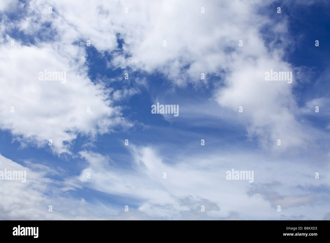 Sky con soffici Sfondo nuvola Foto Stock