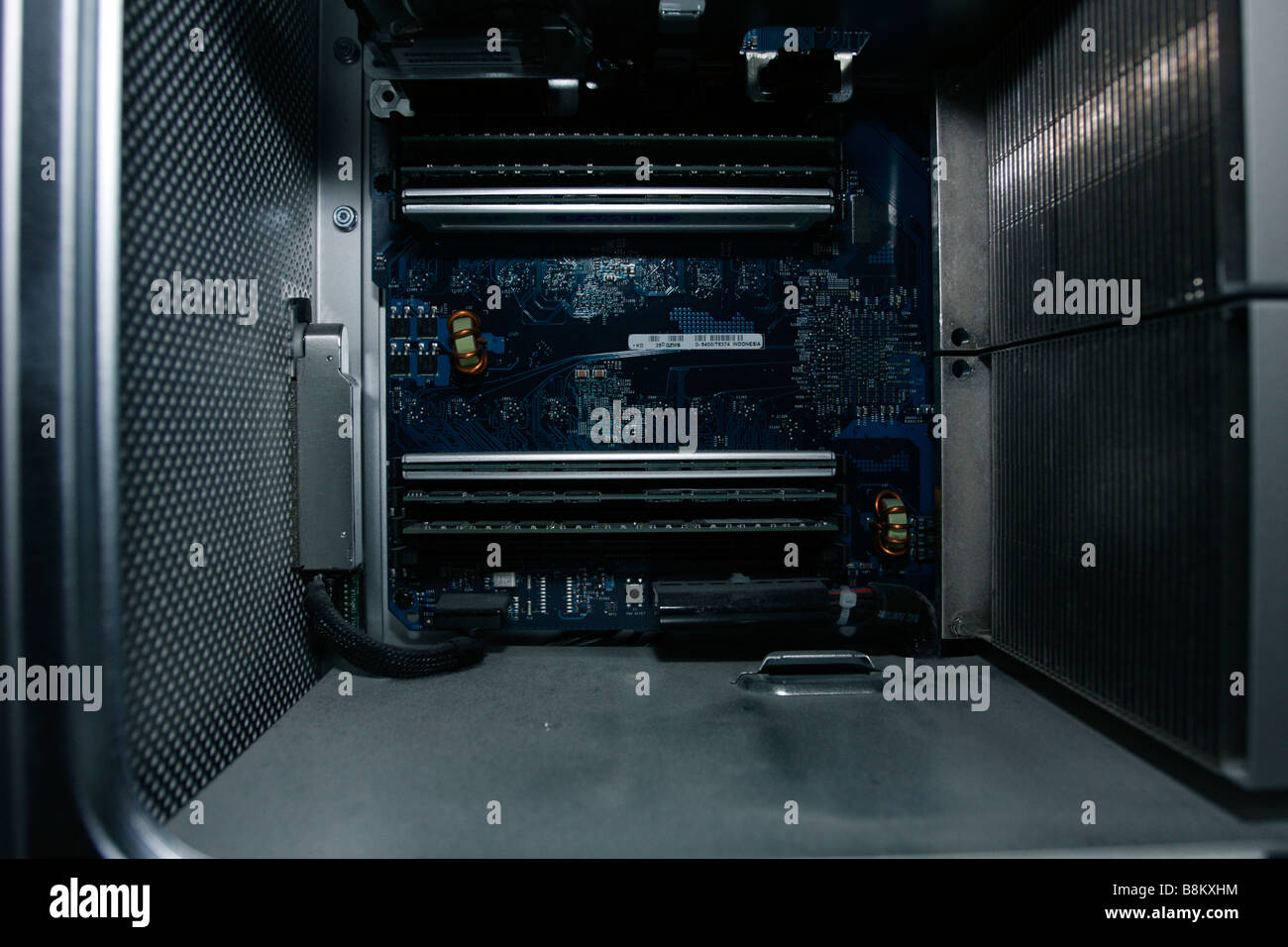 Apple PowerMac G5, fine 2004 Dual 2 GHz, lato aperto rivelando area RAM Foto Stock