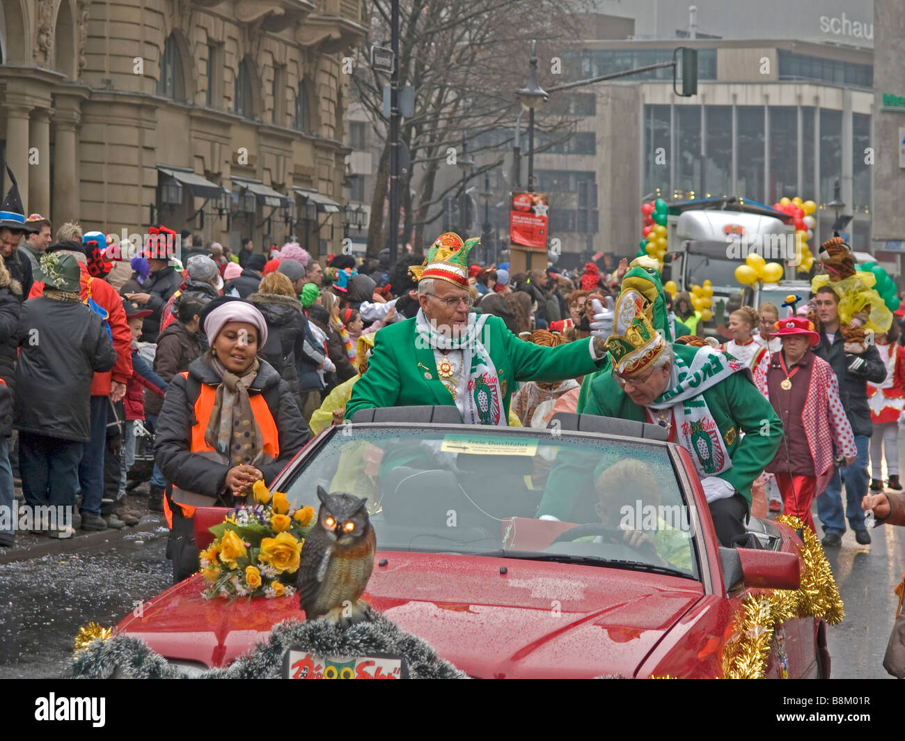 Il carnevale di Francoforte sul Meno due uomini con Frankfurter Eulen Foto Stock