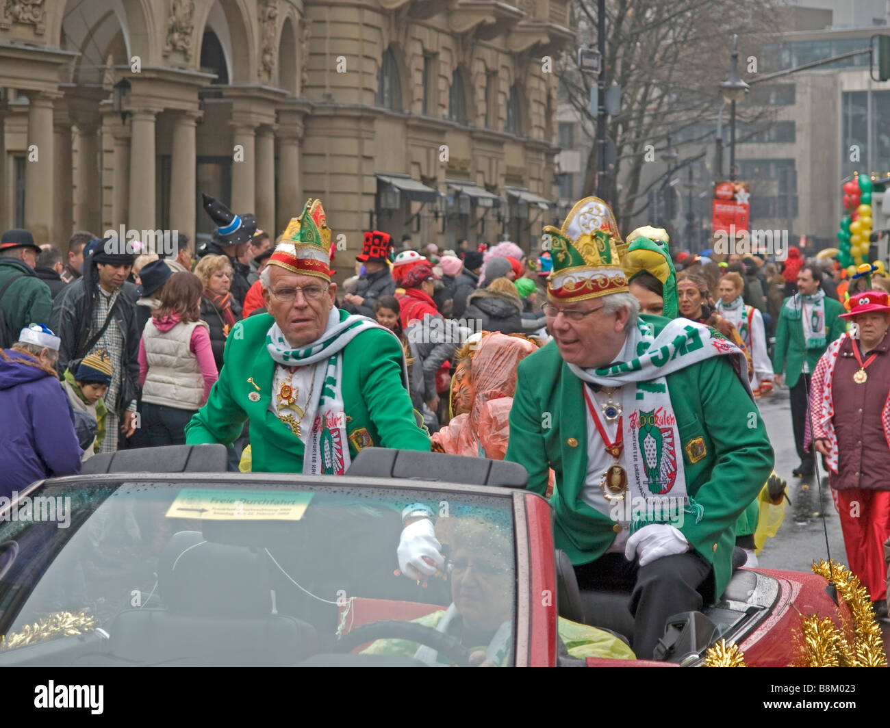 Il carnevale di Francoforte sul Meno due uomini con Frankfurter Eulen Foto Stock