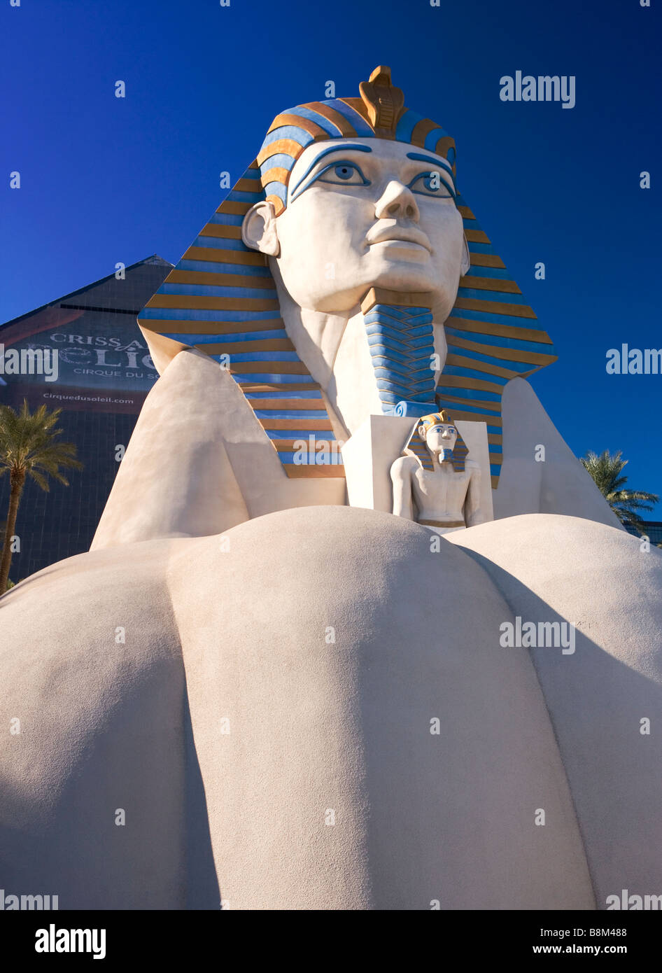 Luxor casino con la sfinge e piramide sulla Strip di Las Vegas, Nevada, STATI UNITI D'AMERICA Foto Stock